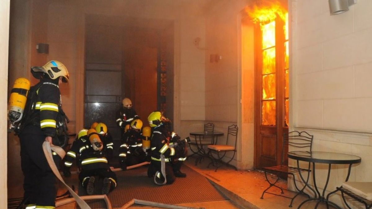 Трагедията в Прага е потресаваща, загиналите при пожара в хотела вече са четирима (СНИМКИ 18+)