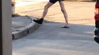 Докъде стига човечността ни? Болен мъж тръгна гол из София, вместо да му помогнат, го снимат за Фейсбук!