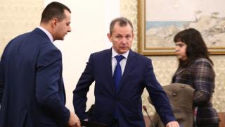 СНИМКИ  от парламента, където нищят ще разсекретят ли важния доклад на ДАНС за митническата информационна система