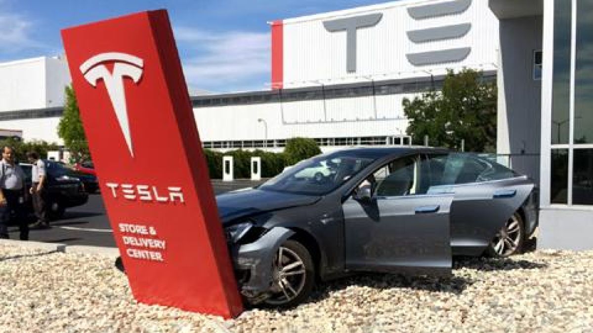 Какво се троши най-често в Tesla? (СНИМКИ)
