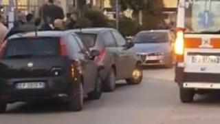 Подивял италианец излезе с оръжие на балкона си и стана страшно (ВИДЕО)