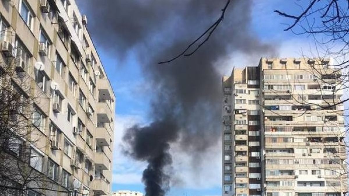 В Бургас е страшно! Полиция и пожарна летят към жк "Зорница" (СНИМКИ)