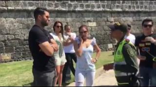 Мъж разигра собствения си арест, за да направи предложение за женитба на любимата си (ВИДЕО)