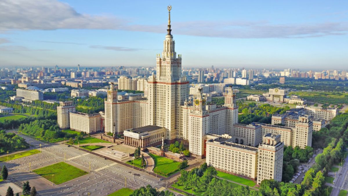 Искате да учите в Русия? 500 университета приемат безплатно чужденци в над 600 специалности