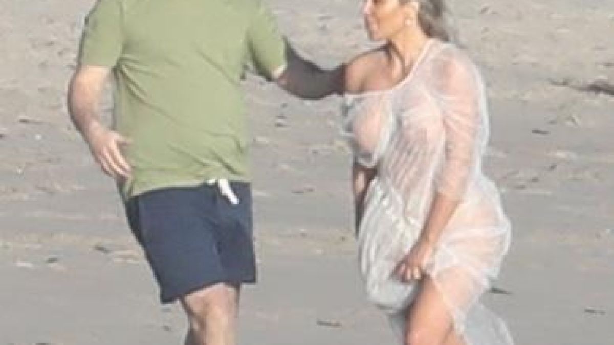 Ким Кардашян събра очите на всички с тази фотосесия на плажа (СНИМКИ 18+)