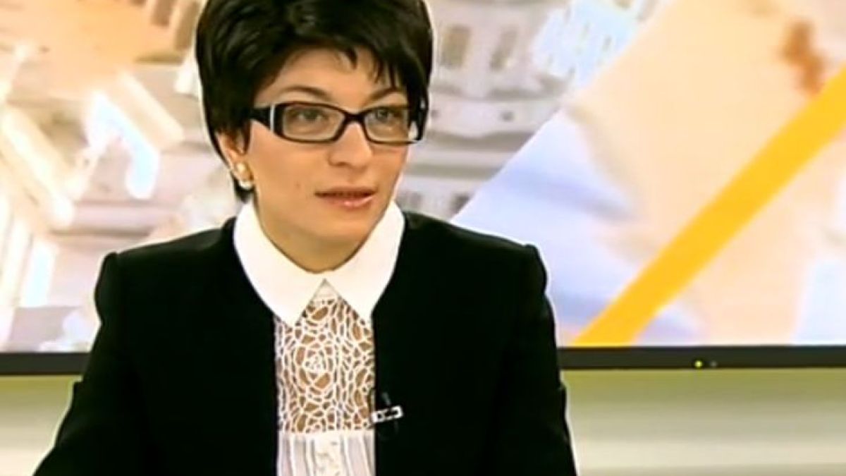 Десислава Атанасова настръхна заради Истанбулската конвенция и остро скочи на Нинова!