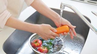 Внимание! Никога НЕ ТРЯБВА да миете тези 5 храни преди готвене