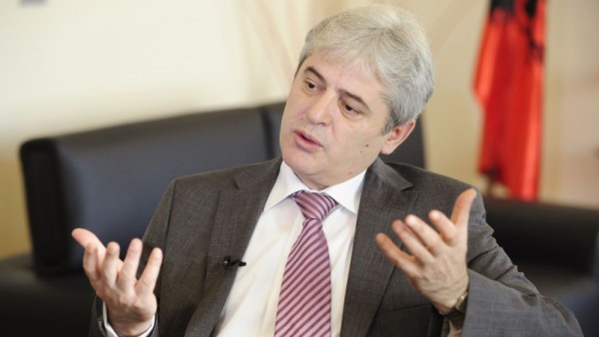 Македонски политик посочи решение за спора за името с Гърция, като намеси и България