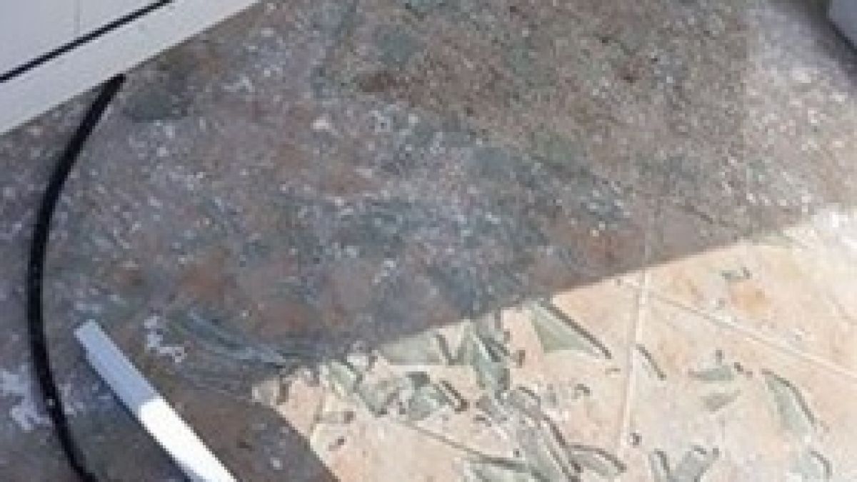 Крадци влязоха в къща, но не намериха нищо и я потрошиха от яд