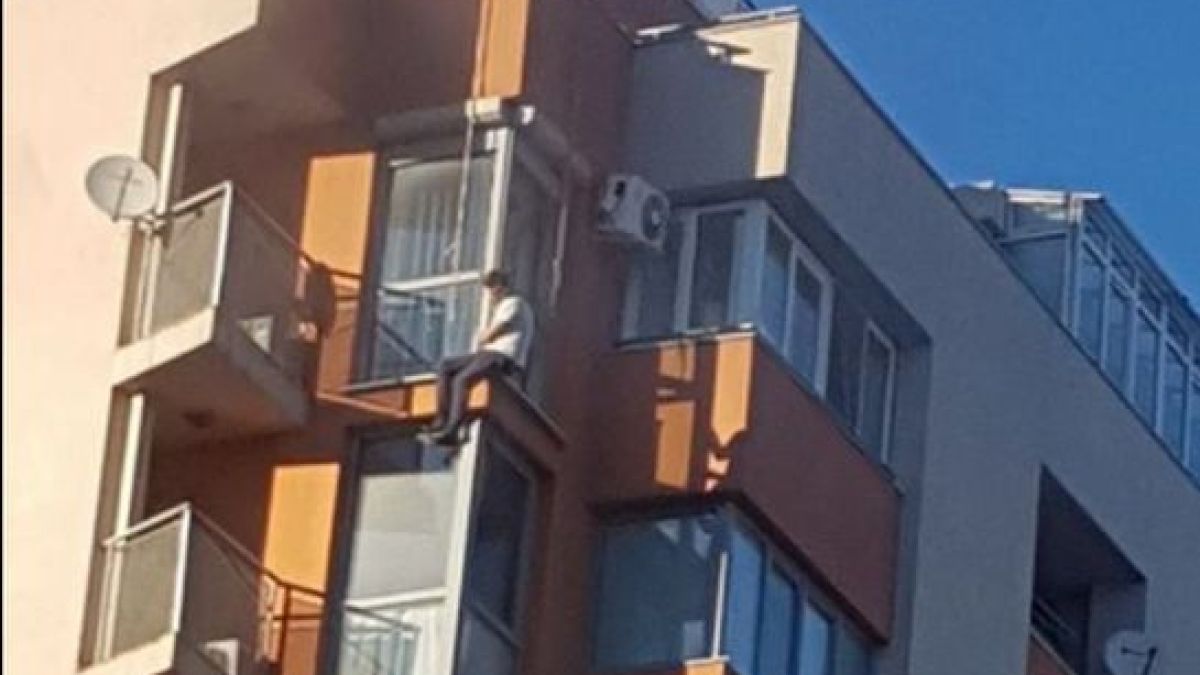 Извънредно в БЛИЦ TV: Бесен екшън в София! Мъж се опитва да се самоубие в Студентски град (ЕКСКЛУЗИВНО ВИДЕО)