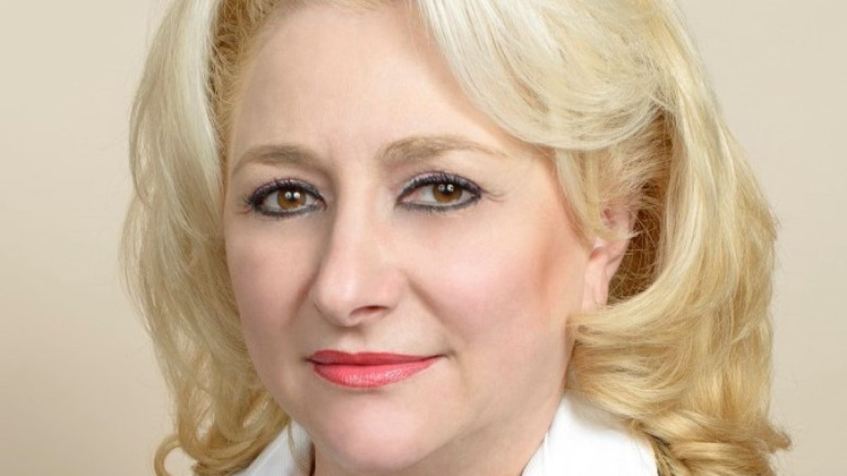 Русокосата Виорика Дънчила определено ще преобърне историята на Румъния