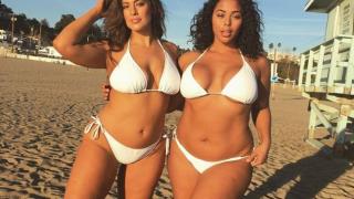 Най-секси plus-size модел зарадва феновете си и показа невиждана своя тайна! (СНИМКИ)