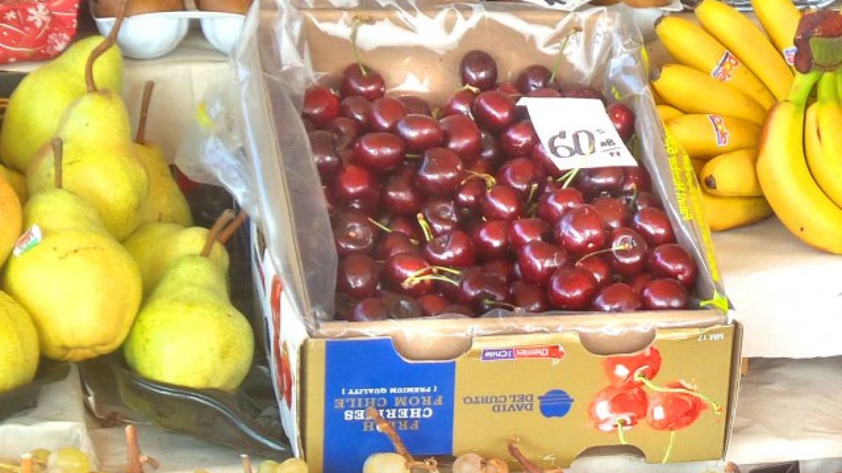 Череши за богаташи се появиха на пазара в Пловдив (СНИМКА)