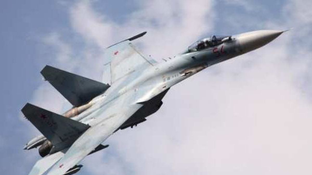 ВИДЕО показа скандално рискованата маневра на Су-27 пред носа на разузнавателния самолет ЕР-3 Aries II от ВМС на САЩ над Черно море 