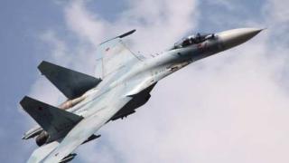 ВИДЕО показа скандално рискованата маневра на Су-27 пред носа на разузнавателния самолет ЕР-3 Aries II от ВМС на САЩ над Черно море 