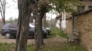 Кръв и дивотия в Дивия Северозапад: Клиент намушка таксиджия и жена му, но пострадалият може да изгние в затвора (ВИДЕО)
