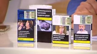 Дивотия: Мъжът, свит на кълбо, който плаши от кутиите за цигари в цяла Европа, взел за снимката...