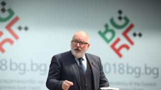 Тимерманс: Няма да оставим България да се справя сама с проблемите си