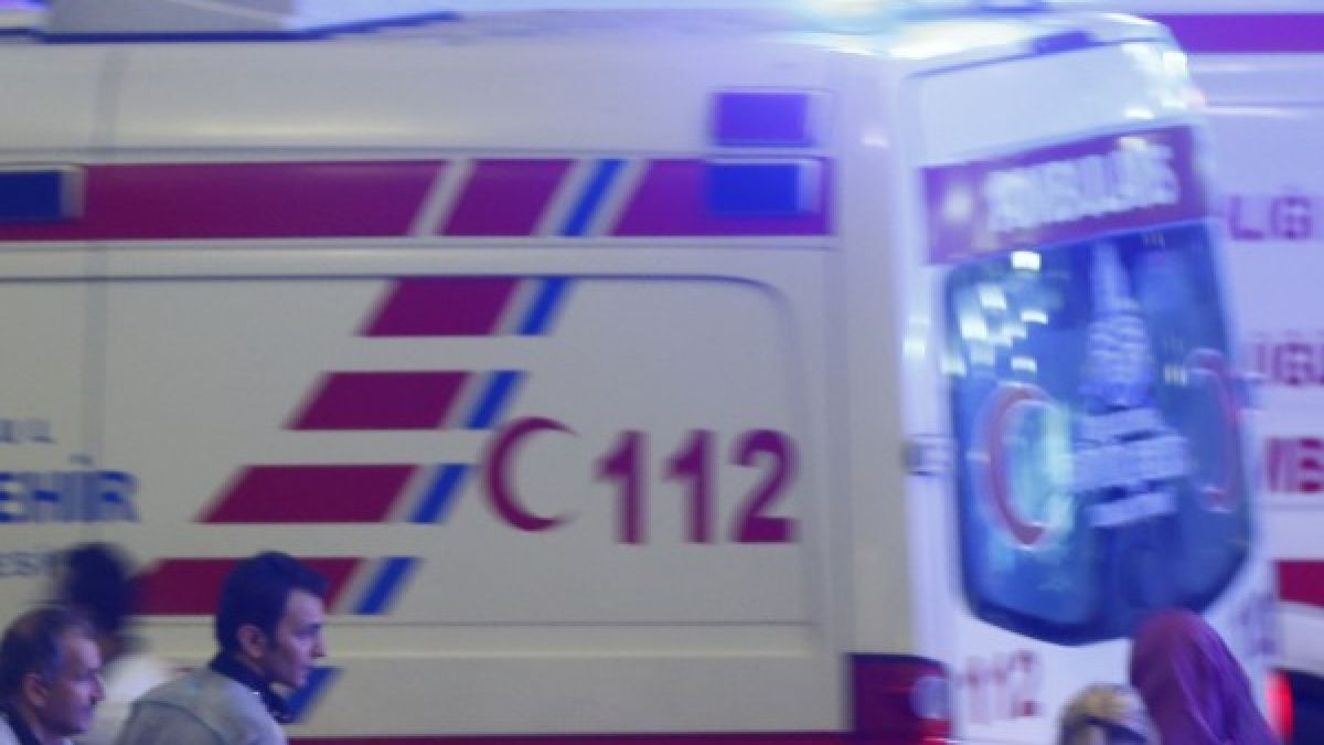 Извънредно! Ад в Истанбул: Автобус се вряза в спирка, има жертви  