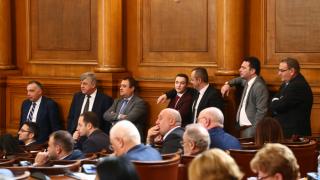Имат ли идея депутатите кой е написал химна на България (ВИДЕО)