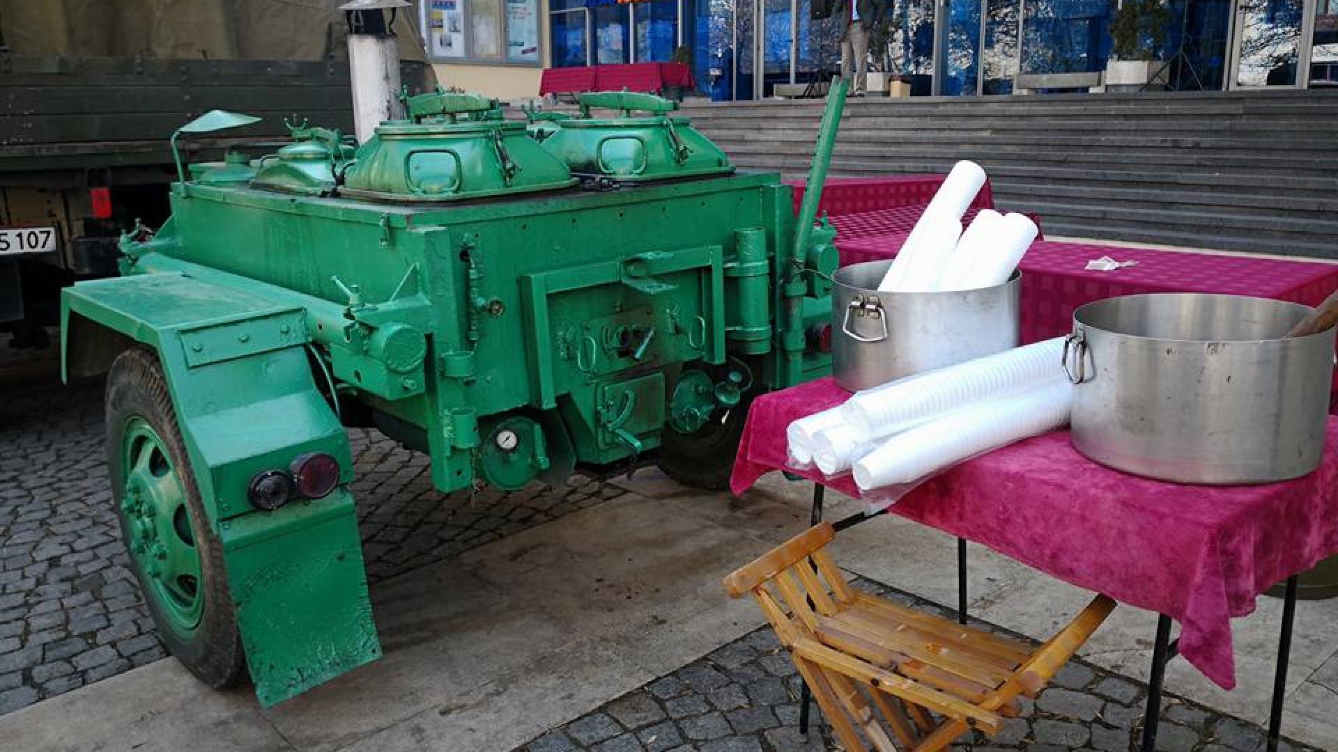 Богатирска почерпка в София за 75 години от победата при Сталинград, с която Червената армия обърна хода на историята (СНИМКИ)