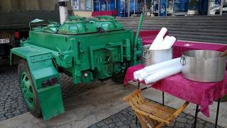 Богатирска почерпка в София за 75 години от победата при Сталинград, с която Червената армия обърна хода на историята (СНИМКИ)