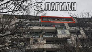 Това ли е жилището на ужасите? Бургазлийка превърна дома си в затвор (СНИМКИ)