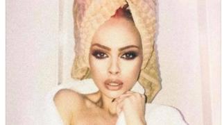Първо в БЛИЦ! Сузанита се съблича чисто гола за "лайкове" (СНИМКА)