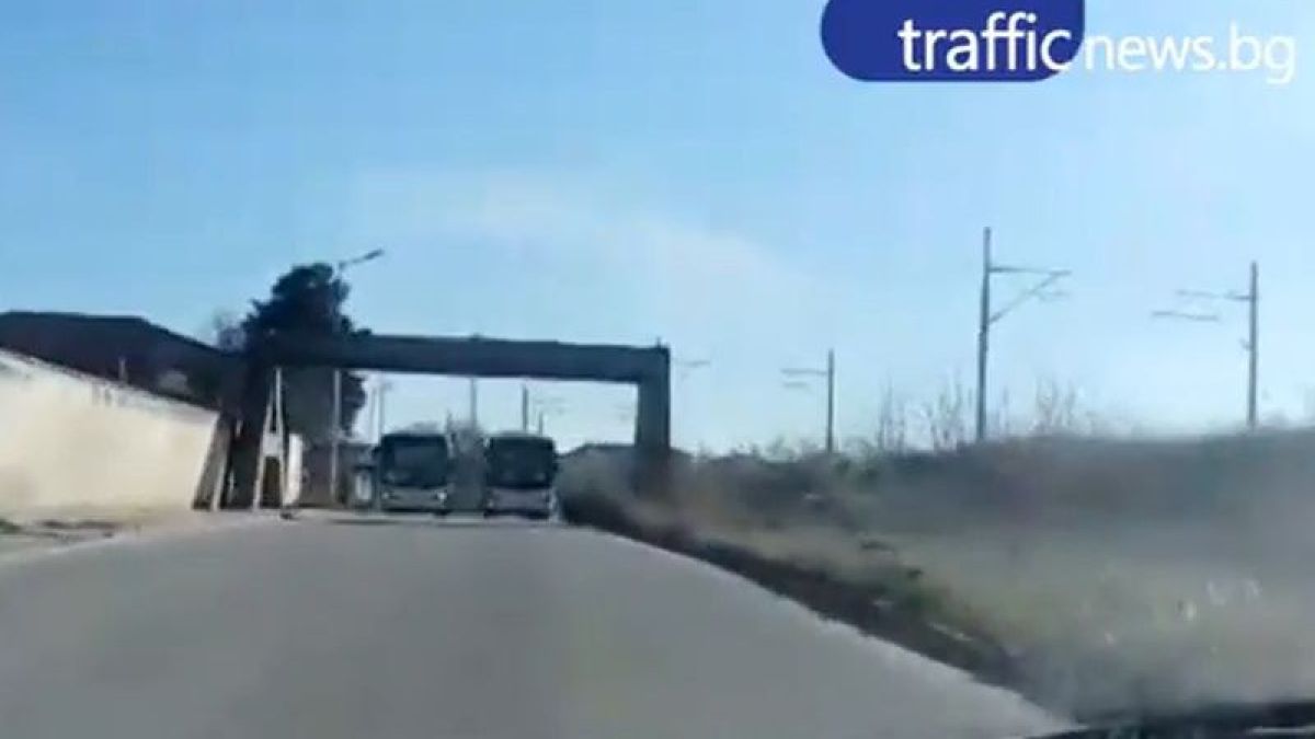 Каскада от автобус на градския транспорт на Пловдив, трагедията се размина на косъм (ВИДЕО)