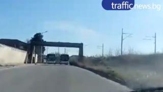 Каскада от автобус на градския транспорт на Пловдив, трагедията се размина на косъм (ВИДЕО)