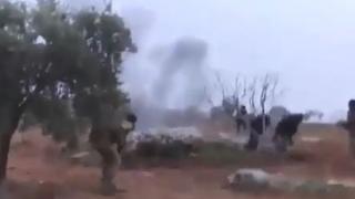 В мрежата се появи ВИДЕО, запечатало неравния последен бой на пилота след падането на Су-25 с въоръжените до зъби джихадисти