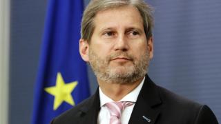 Външно на Гърция разкритикува европейския комисар Йоханес Хан заради Македония