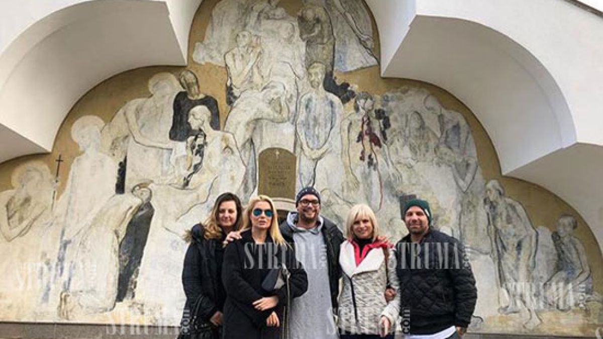 Венета Райкова бързо забрави Тишо! Блондинката разпуска с компания в Югозапада