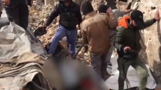 Шокиращо ВИДЕО (18+) показва телата на жертвите от Мосул: Трупове на жени и деца лежат разпокъсани на улиците