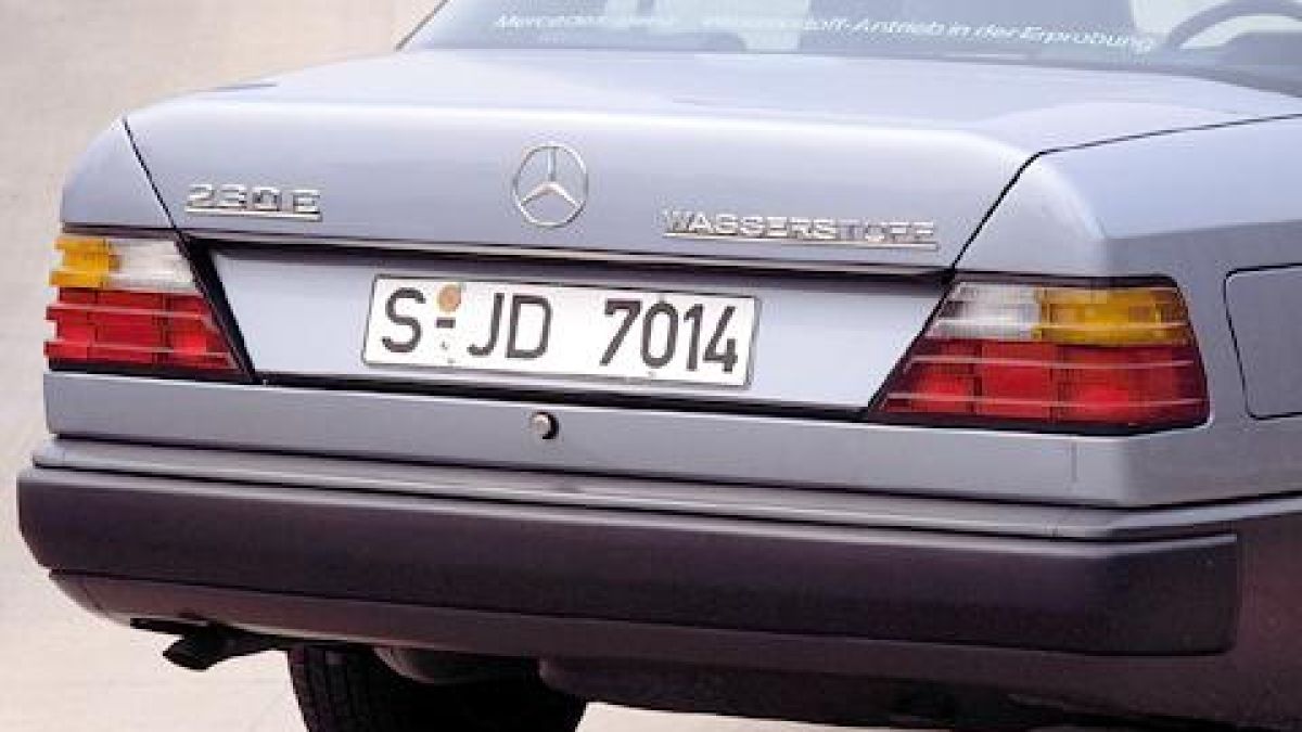 Забравената W124-ка с водородна уредба
