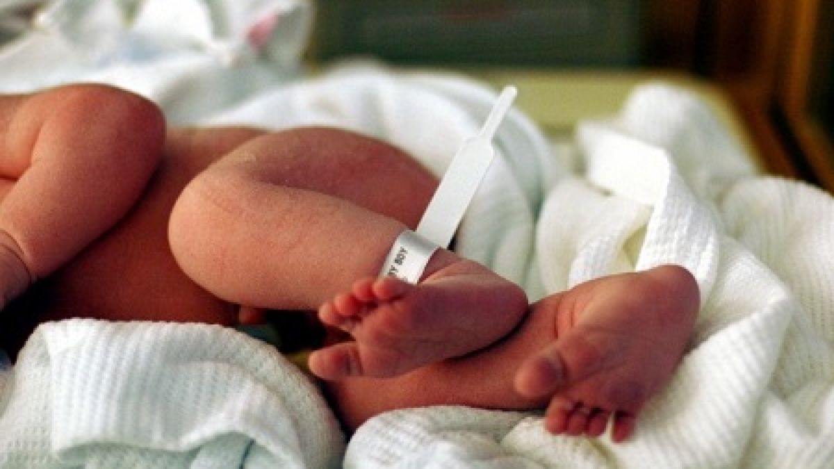 Млад татко пропусна раждането на дъщеря си заради... 