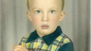 100% ще останете изненадани, когато разберете кое е това сладко русокосо момченце от СНИМКАТА 