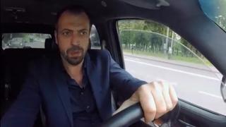 ВИДЕО 18+ запечата как пребиха тв водещ насред улицата в Москва, приятелката му крещи в паника и ужас