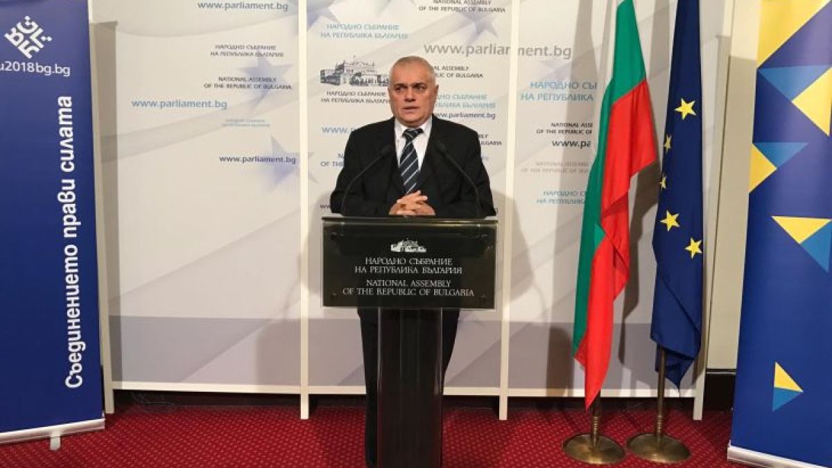 Първо в БЛИЦ! Валентин Радев светкавично отговори на Нинова и я захапа заради провокацията