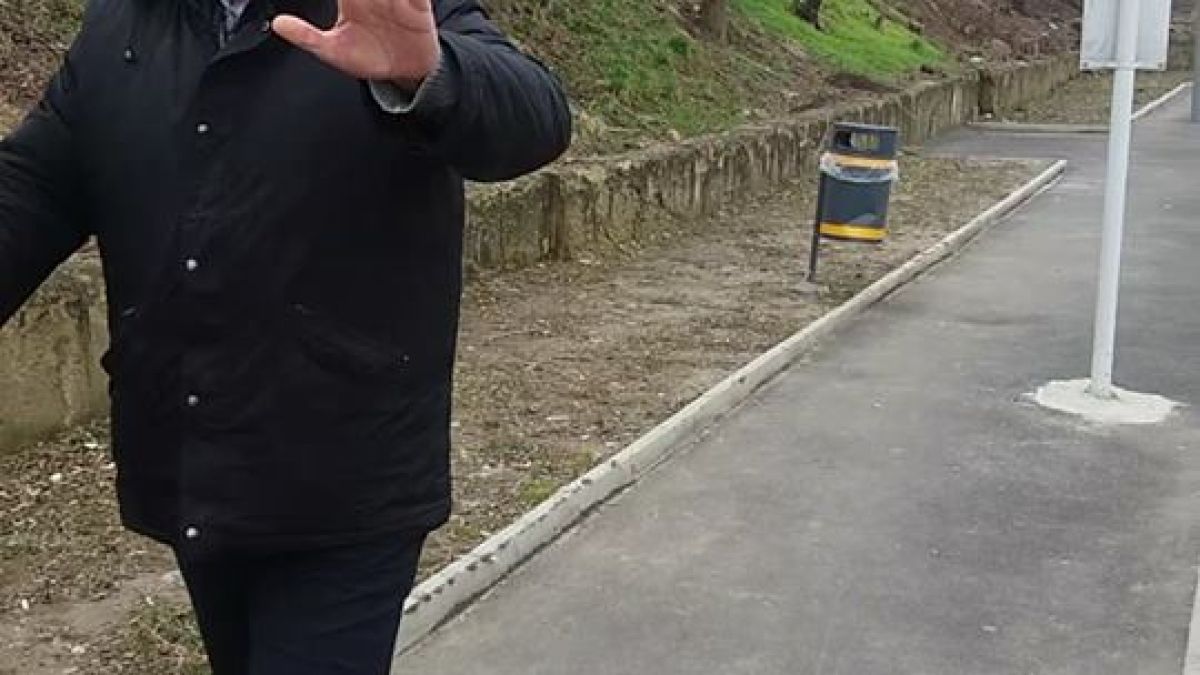 Познавате ли този контрольор от градския транспорт? Пазете се, агресивен е и налита на бой! (СНИМКА)