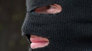 Мъжка солидарност: Тъща даде $5000 на килър да убие зет ѝ, но стрелецът я изтропа в полицята