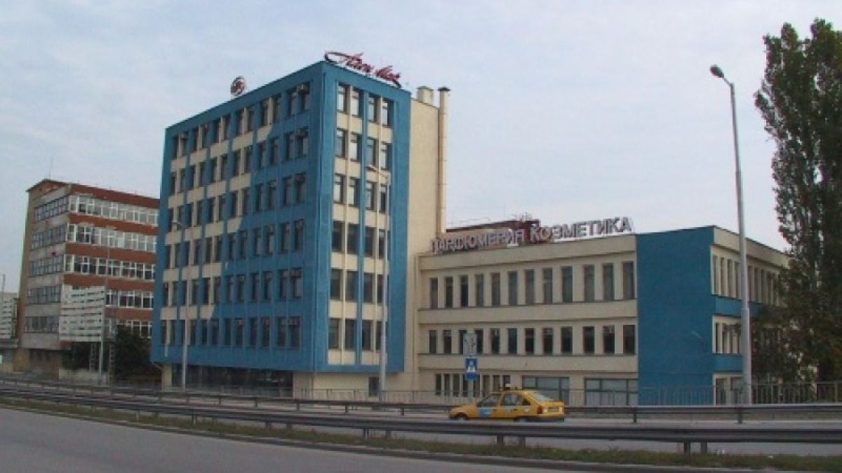 Разпродават на парчета легендарен козметичен гигант в Пловдив