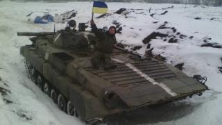 Украински войници дезертирали с БМП от позицията си в Донбас