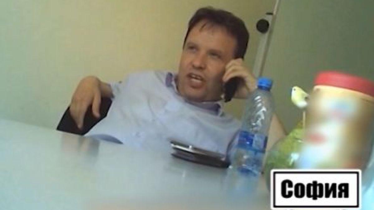Нов удар на "Господарите"! Разкриха със скрита камера подлата схема за търговия с образование, ужилила гръцка студентка (ВИДЕО)