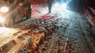 Тотална глупост насред снежния ад! Пишлигари блокирали Превала заради дрифтове (СНИМКИ)