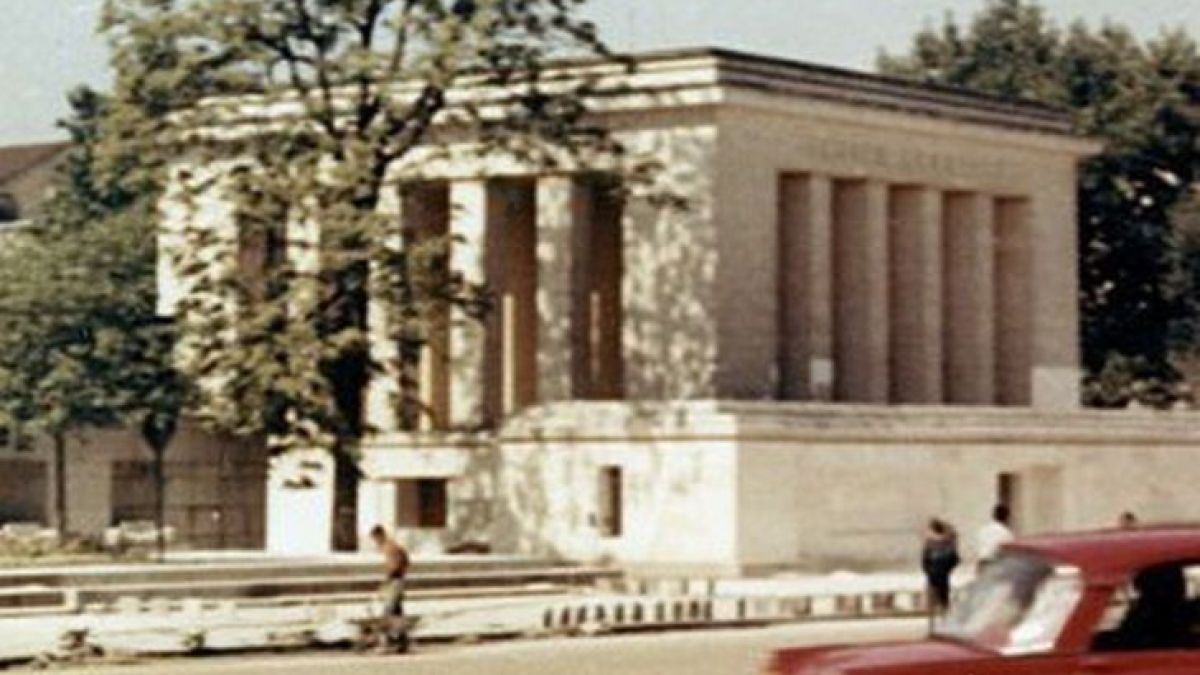 Какви тайни крият 3-етажните подземия на мавзолея на Георги Димитров, построен за 6, а съборен за 7 дни