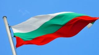 Само в БЛИЦ! Изхвърлиха българското знаме в кофа за боклук в баровския кв. "Лозенец" (СНИМКА)