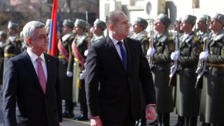 СНИМКИ показаха какво се случи на срещата между Румен Радев и арменския му колега в Ереван