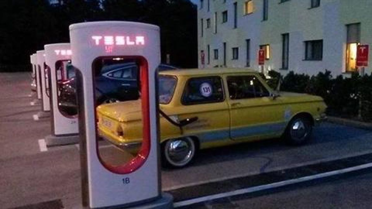 Окрал ли е Илон Мъск руската ЗАЗ-ка? Дядото на Tesla се оказа "Запорожец" (СНИМКИ)