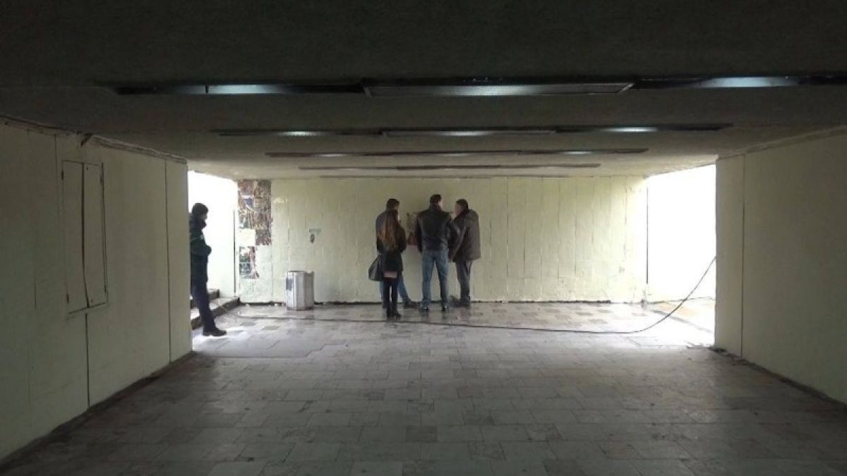 След скандала: Възстановяват паното на Енчо Пиронков
